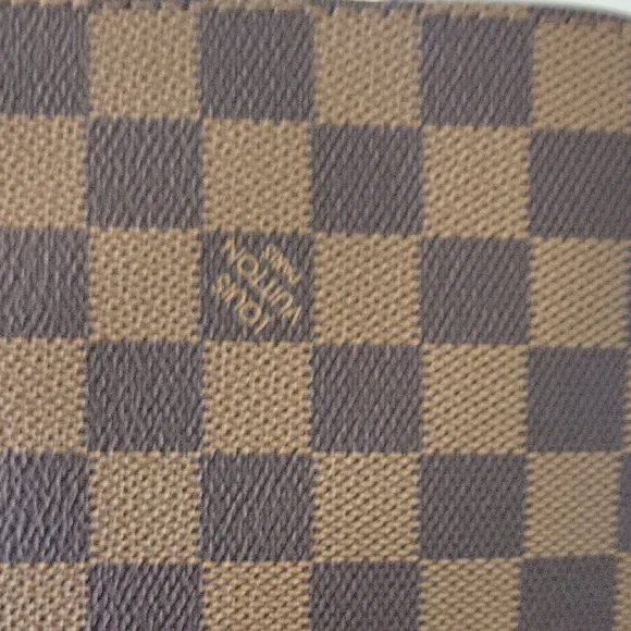 Louis Vuitton Brown Wallet with Iconic Damier Pattern - Picture 6 of 8